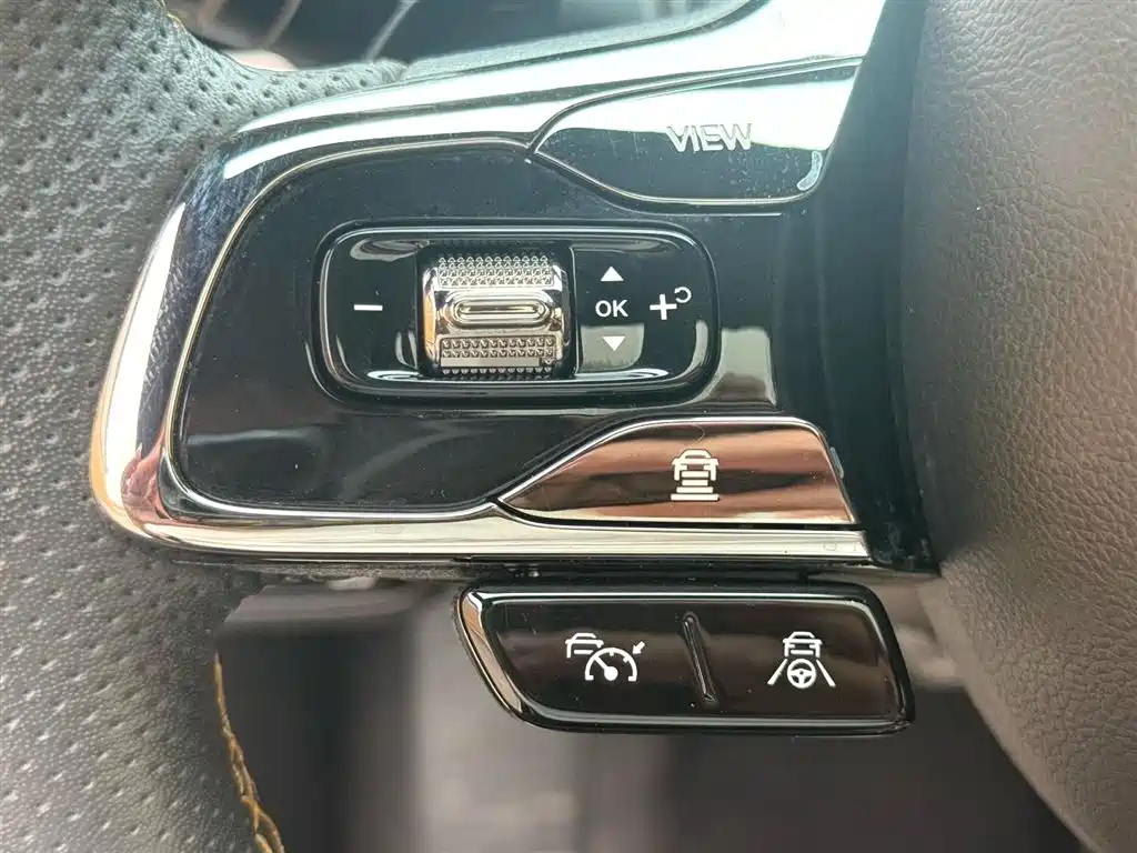 GAC Trumpchi Trumpchi Emkoo 2023 270T DCT J16 Edition фото 8