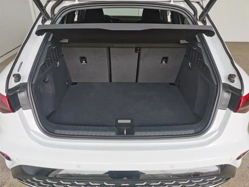 Audi A3 2025 Sportback 35TFSI Flying Premium фото 11