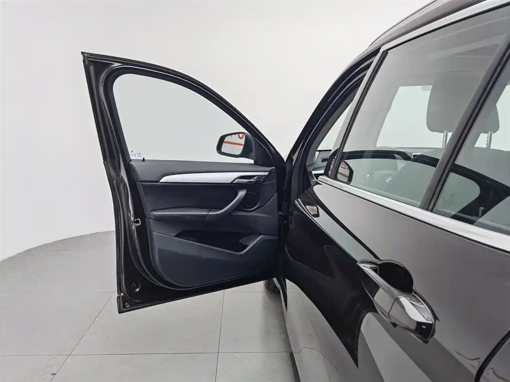 BMW X1 2018 sDrive18Li Fashion Model фото 8