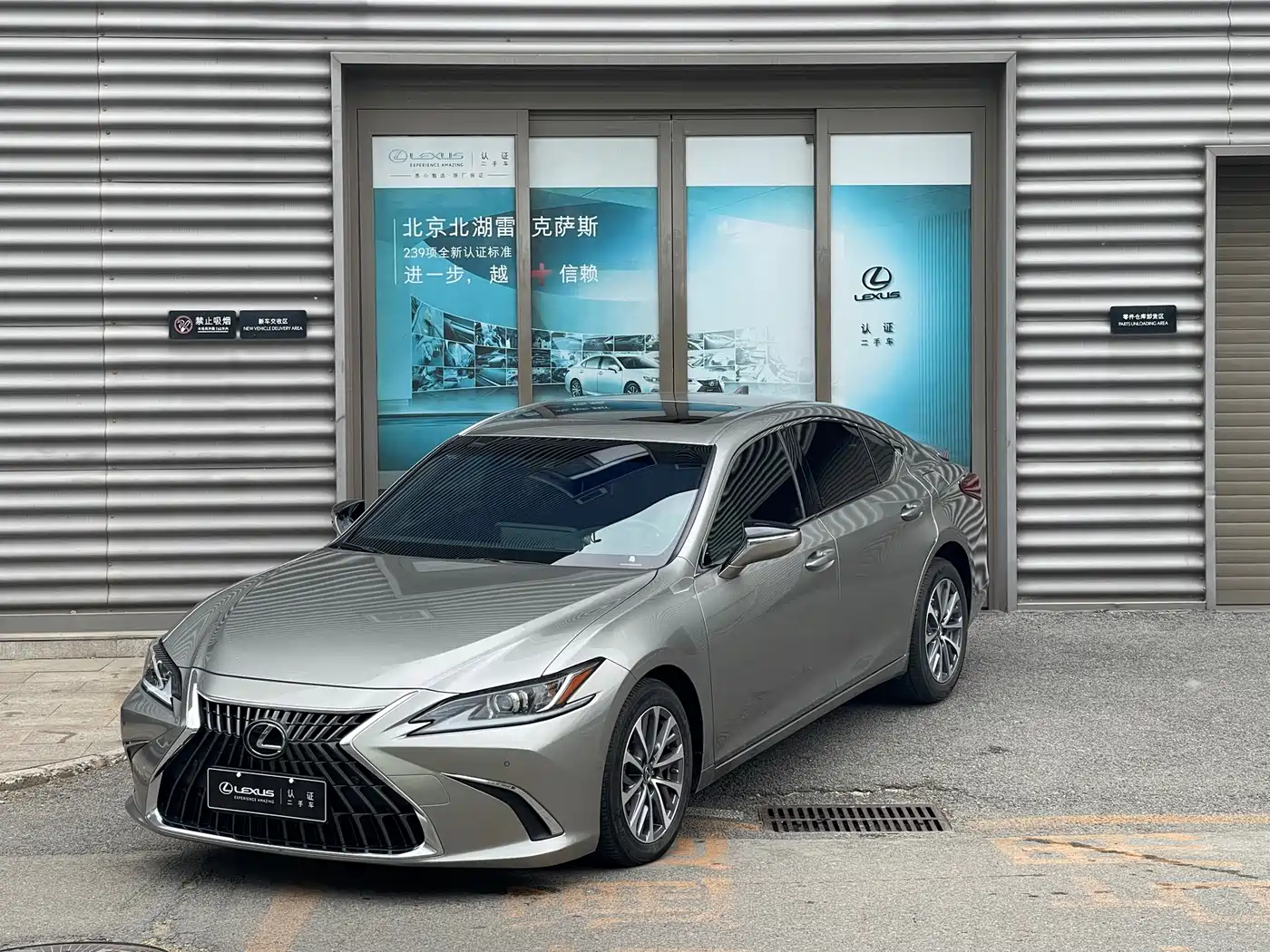 Lexus ES 2022 300h Excellence Edition фото 13