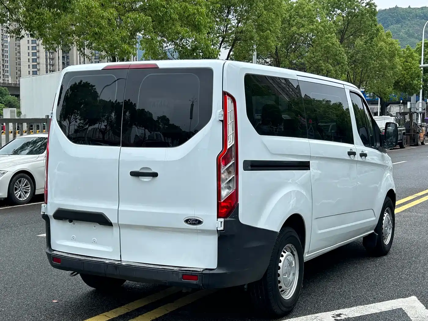 Ford Transit 2021 2019 2.0T Diesel Multi-Purpose Commercial Vehicle Short Wheelbase Low Roof 6-Seater China VI