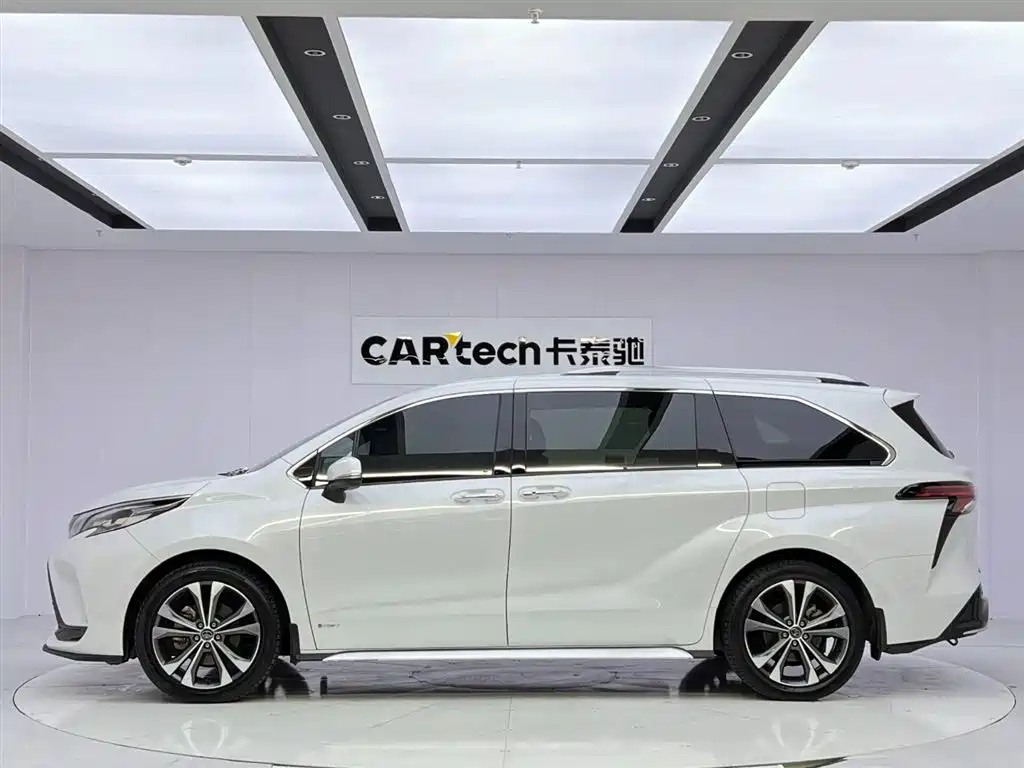 Toyota Granvia 2024 2.5L Hybrid Premium PLUS фото 2