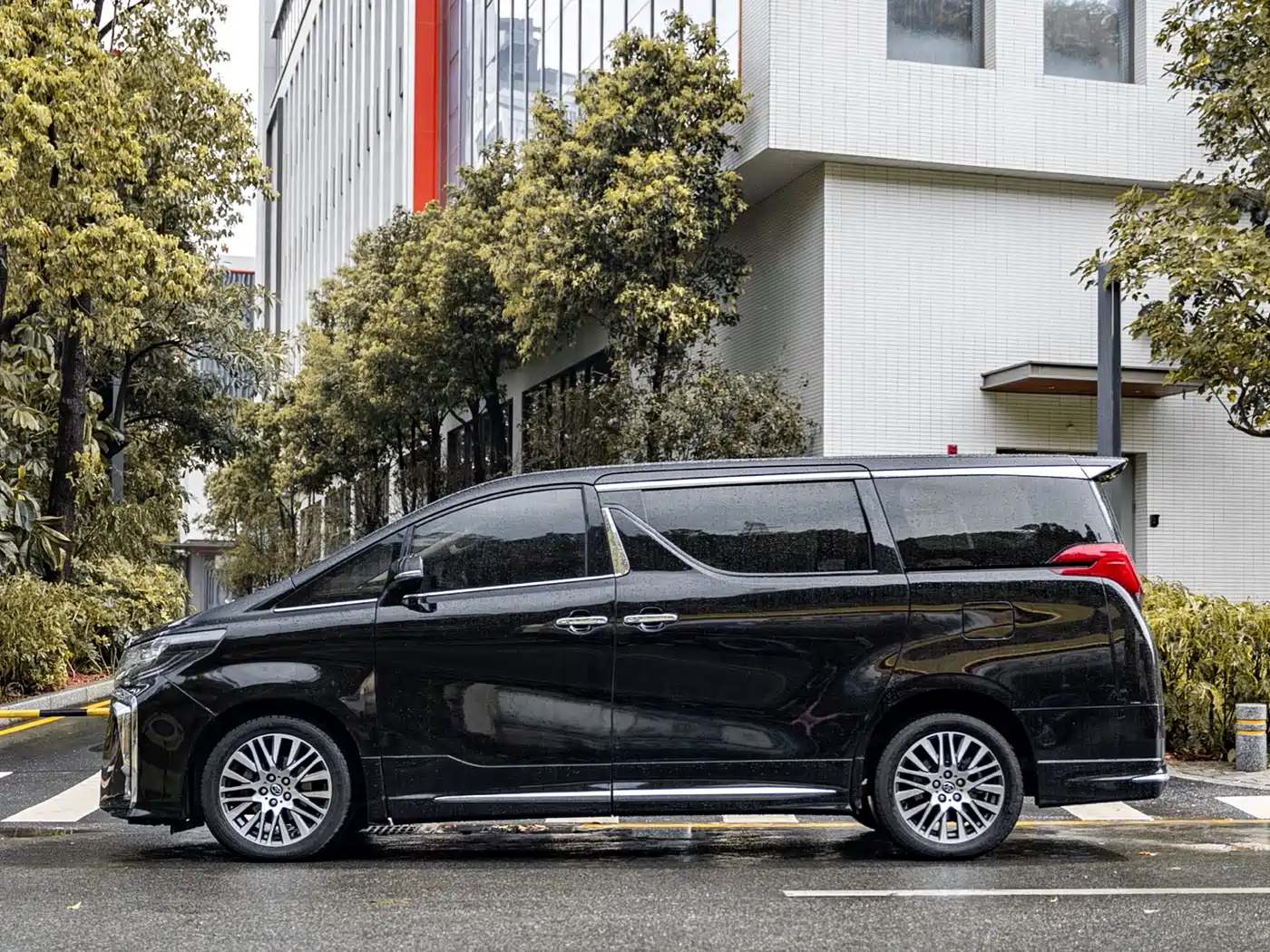 Toyota Alphard 2015 3.5L Luxury Edition фото 15