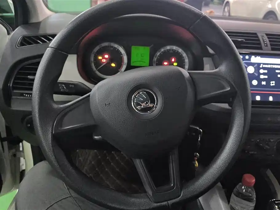 Škoda Fabia 2016 1.4L Automatic Car Enjoy Edition фото 15