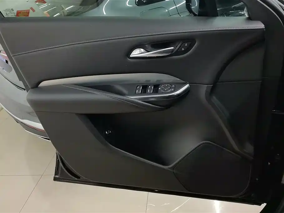 Cadillac XT4 2022 28T FWD Luxury фото 7