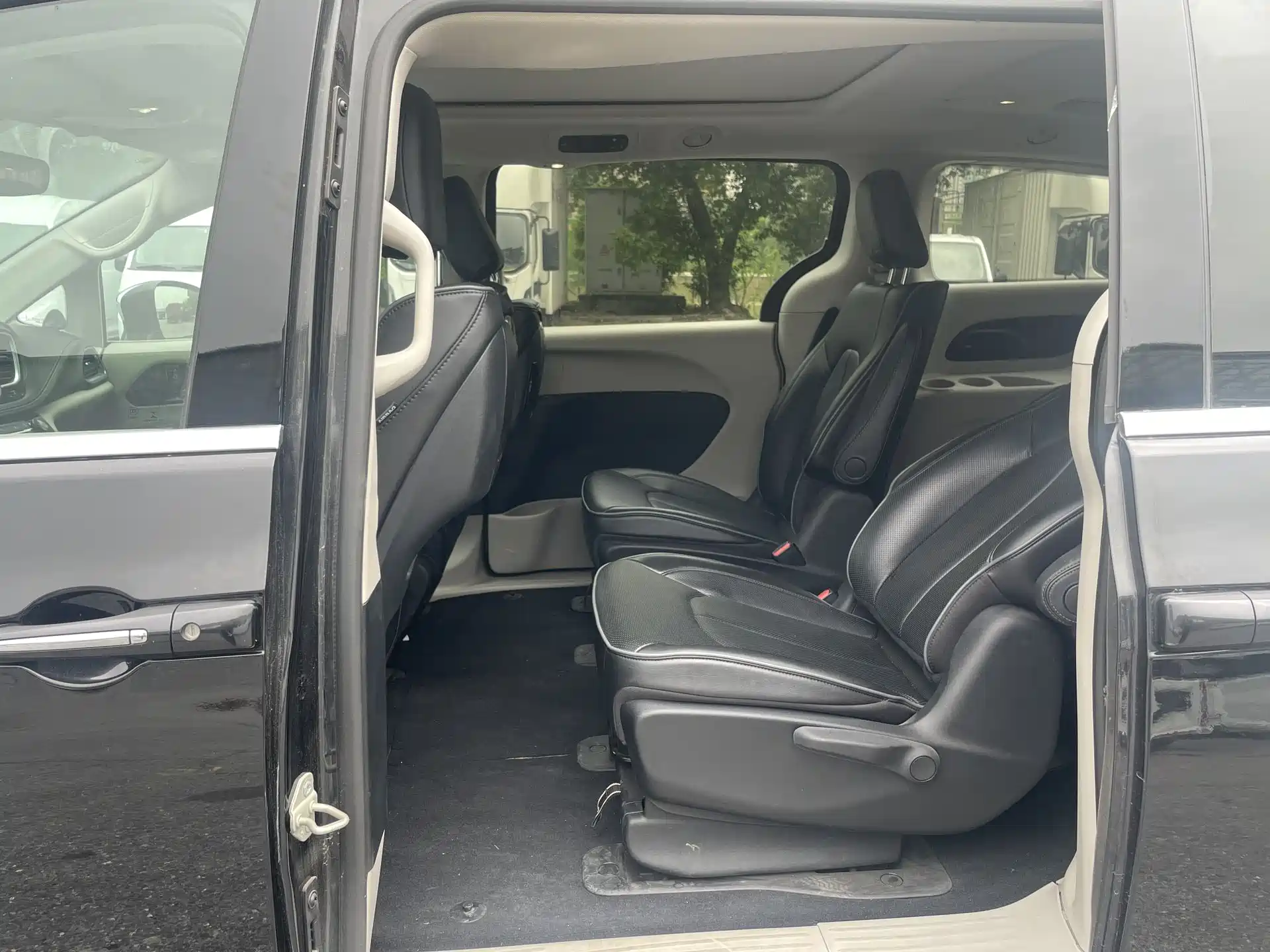Фото 10 - Chrysler Pacifica PHEV