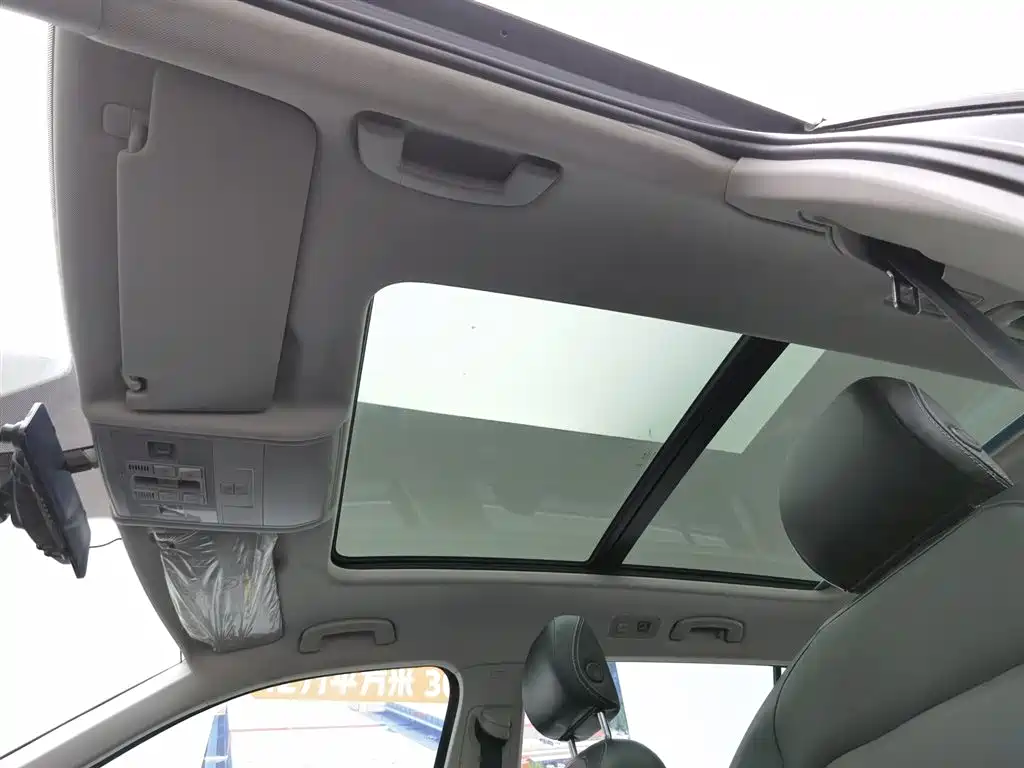 Volkswagen Tiguan L 2021 330TSI Automatic 2WD R-Line Premium фото 14