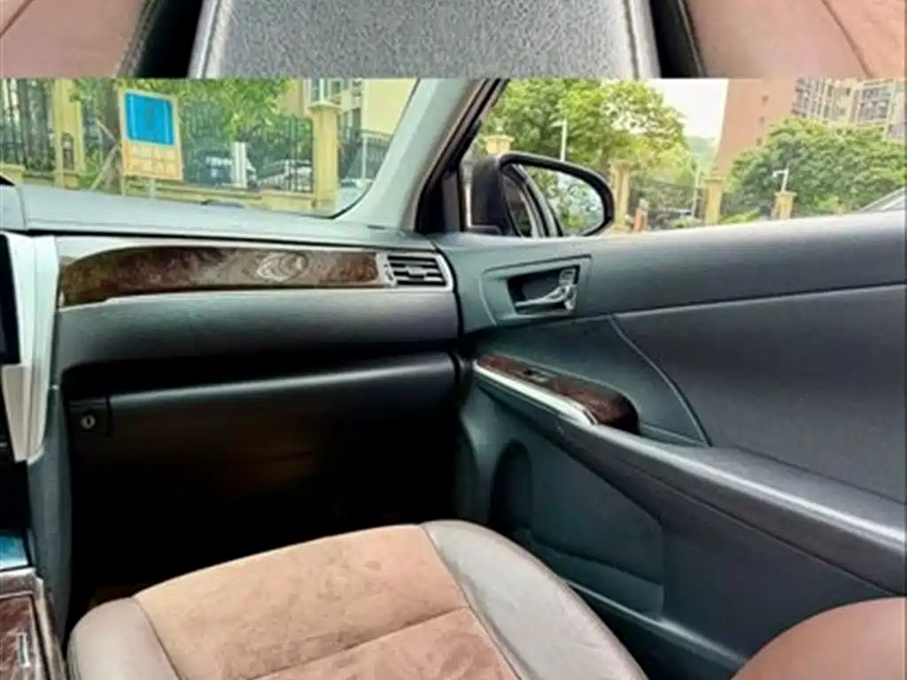 Toyota Camry 2016 2.5G 10th Anniversary Luxury Navigation Edition фото 9
