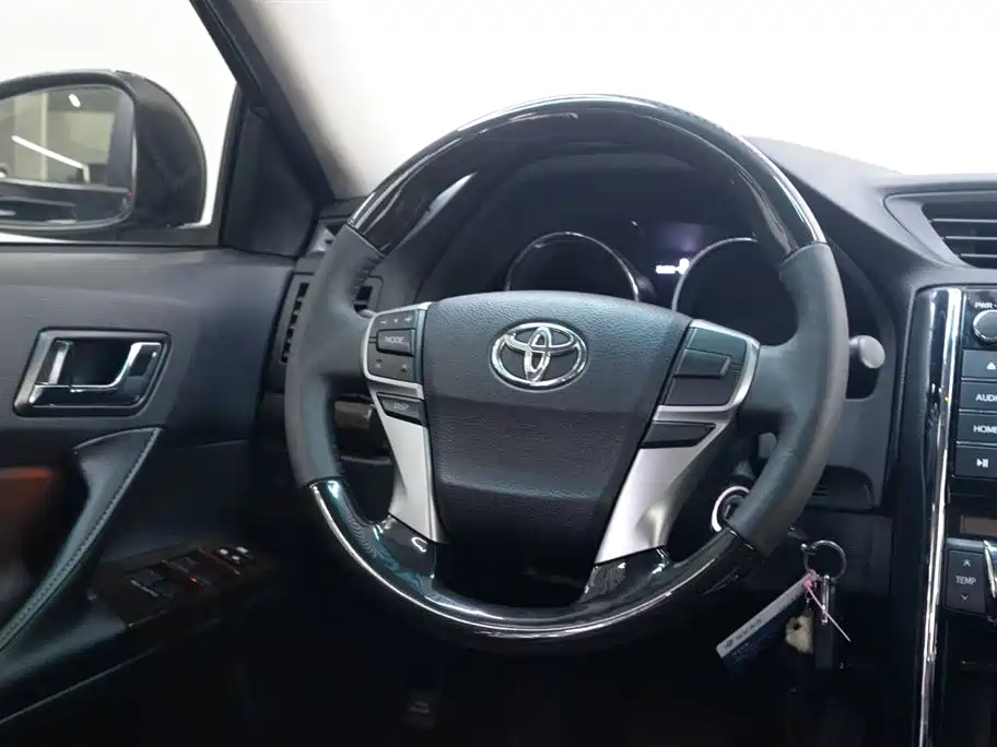 Toyota Reiz 2013 2.5V Elite Edition фото 14