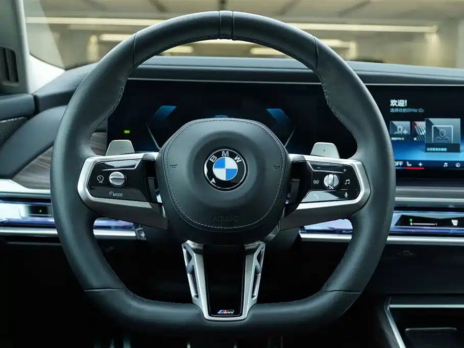 BMW 7 Series 2023 Model 740Li Leading M Sport Package фото 17