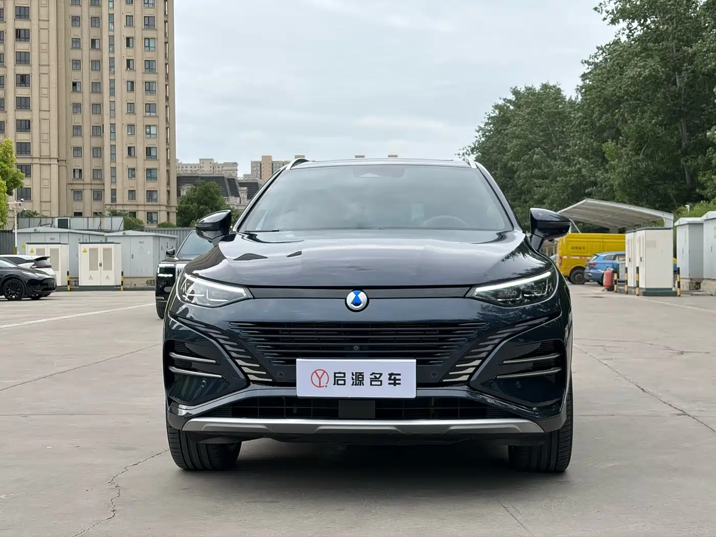 Denza N8 2023 4WD Super Hybrid Flagship 6-seater фото 2