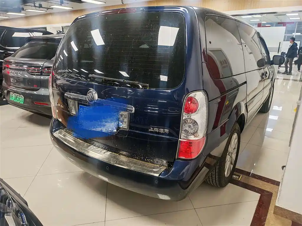 Buick GL8 2011 2.4L LT Executive Edition фото 3