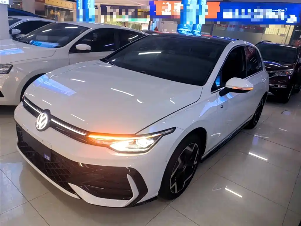 Volkswagen Golf 2025 300TSI R-Line фото 2