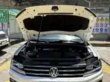 صورة 11 - Volkswagen Tiguan L