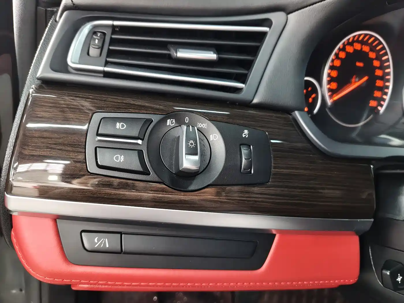 BMW 7 Series 2010 750Li фото 10