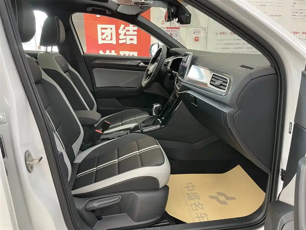 VOLKSWAGEN T-ROC EXPLORING SONGS