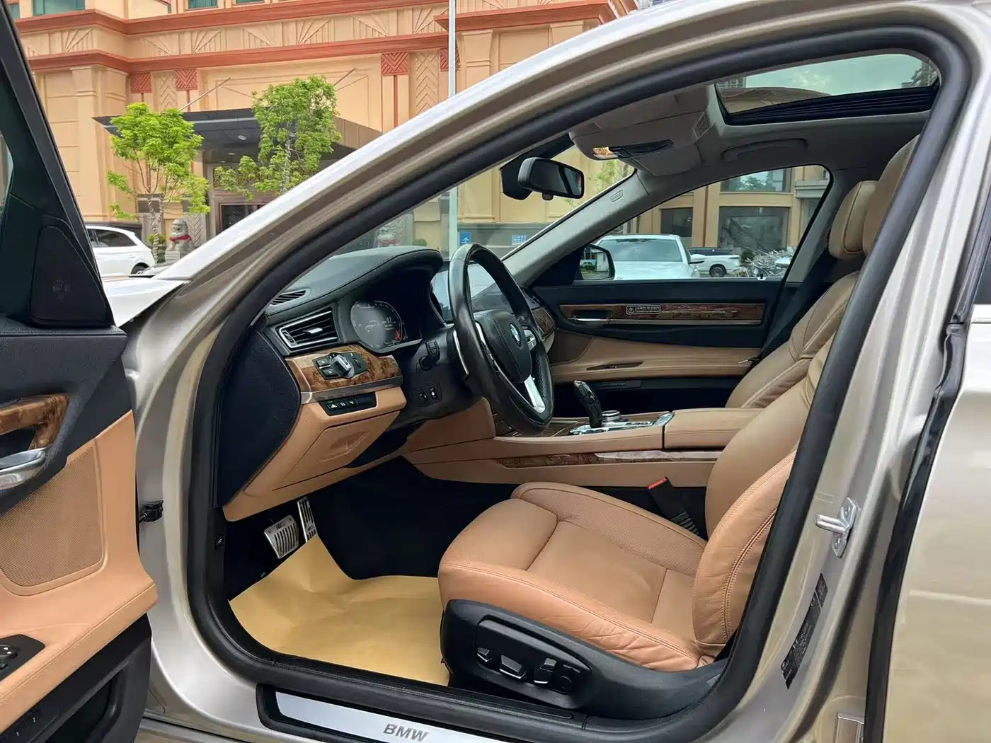 BMW 7 Series 2013 Model 740Li Luxury фото 14