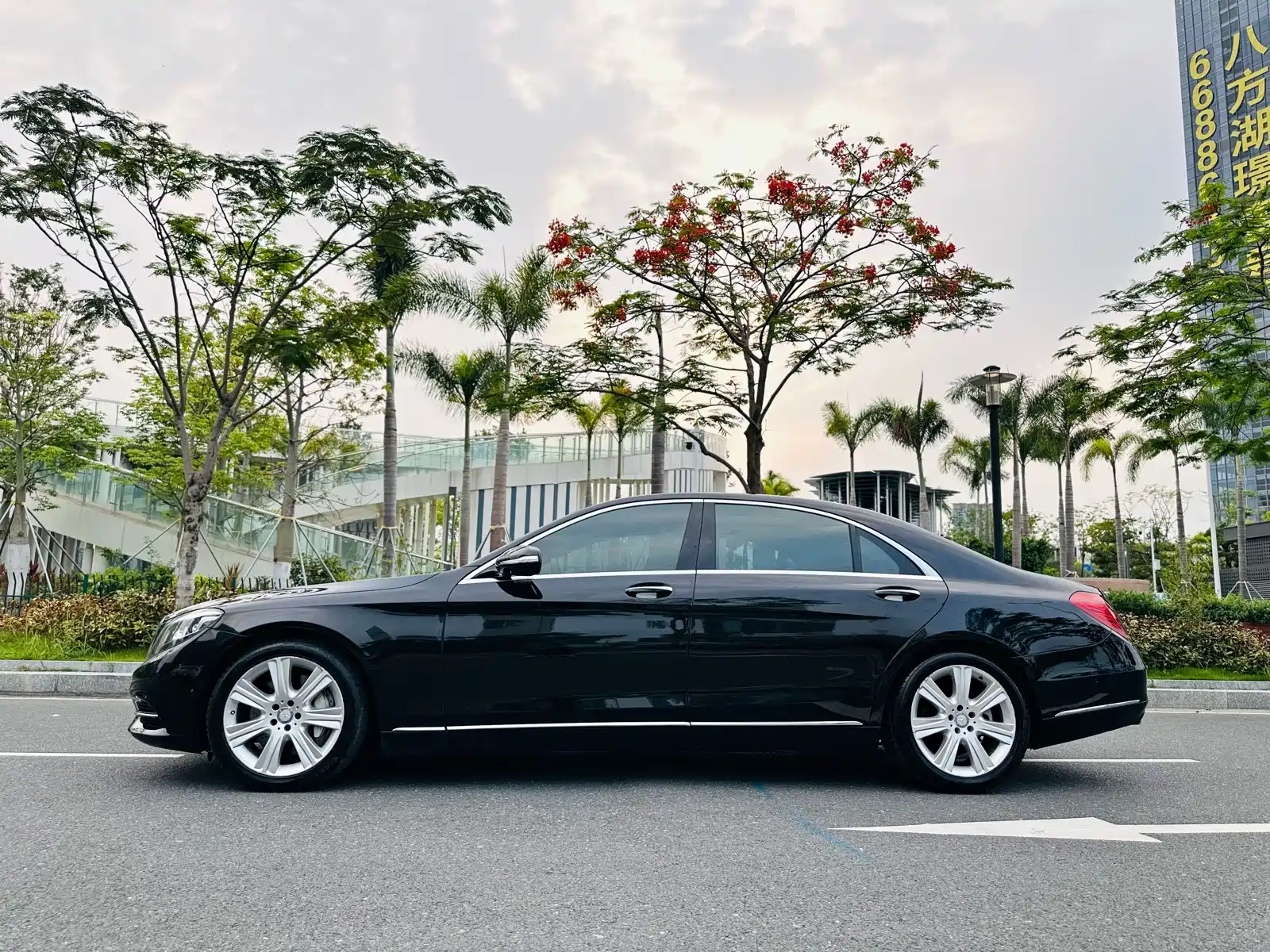 Photo 5 - Mercedes-Benz S-Class