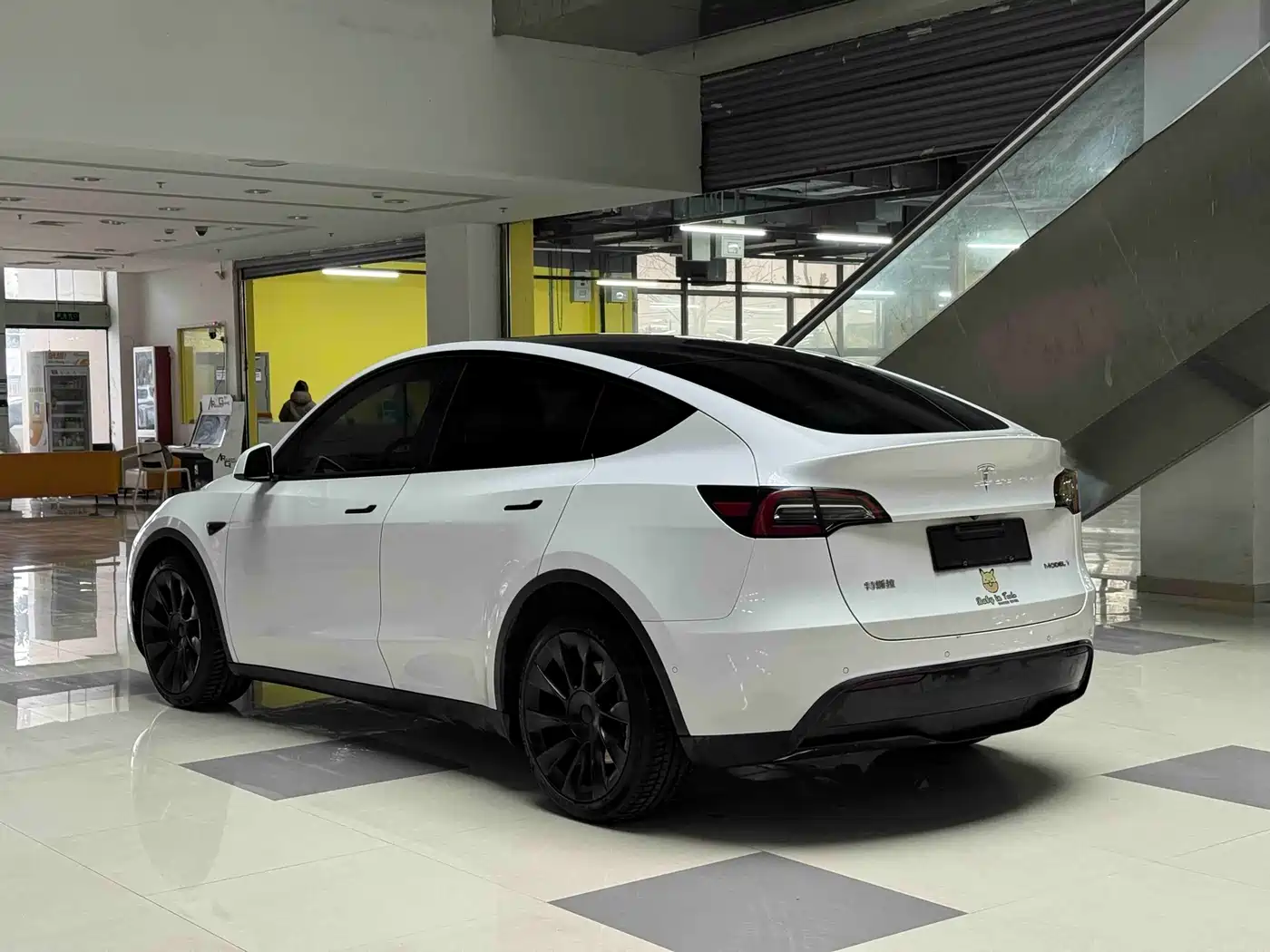 TESLA MODEL Y