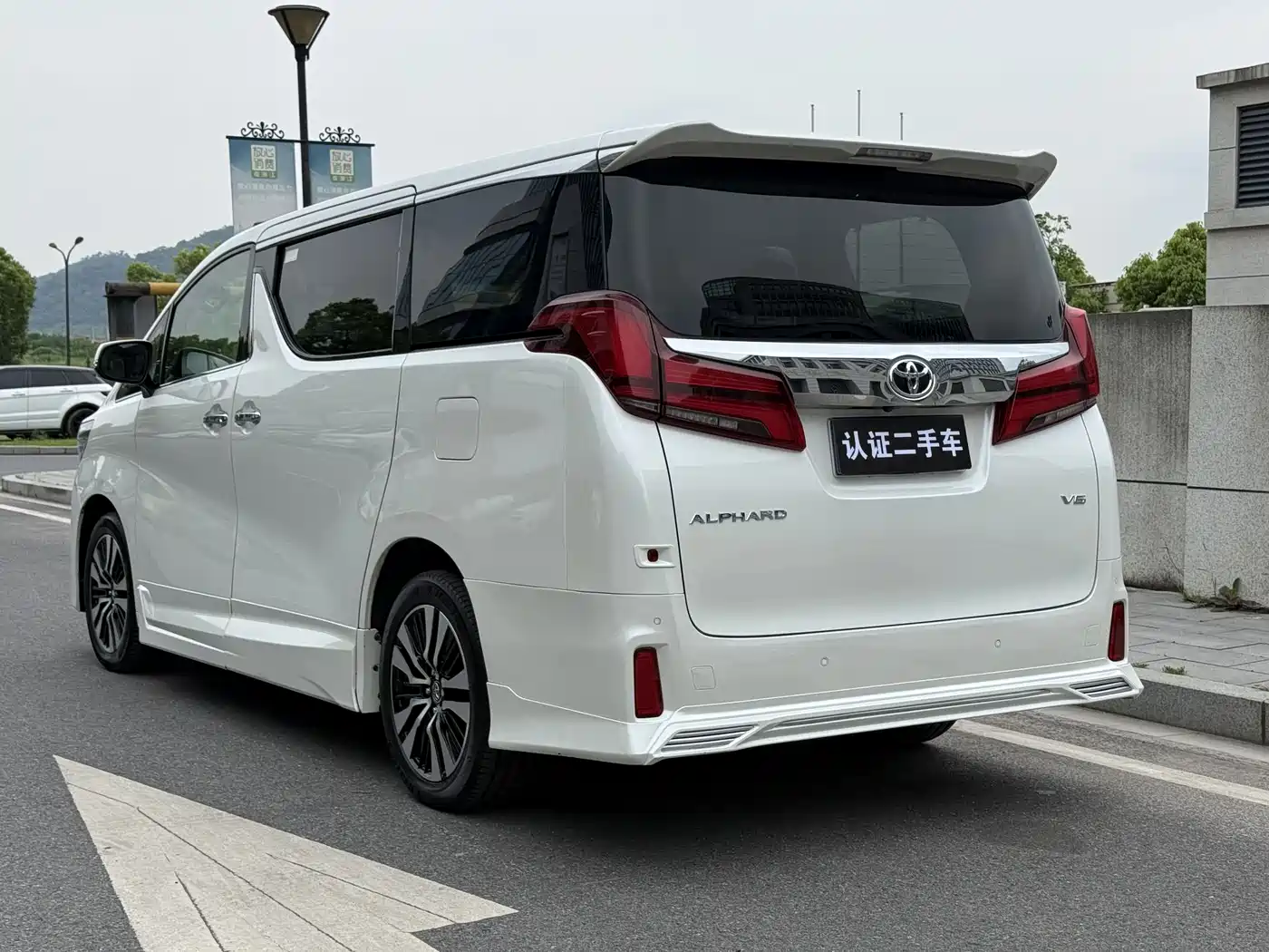 Toyota Alphard 2018 Facelift 3.5L Luxury Edition фото 5
