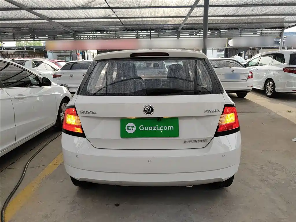 Škoda Fabia 2017 1.4L Auto Car Enjoy Edition фото 6