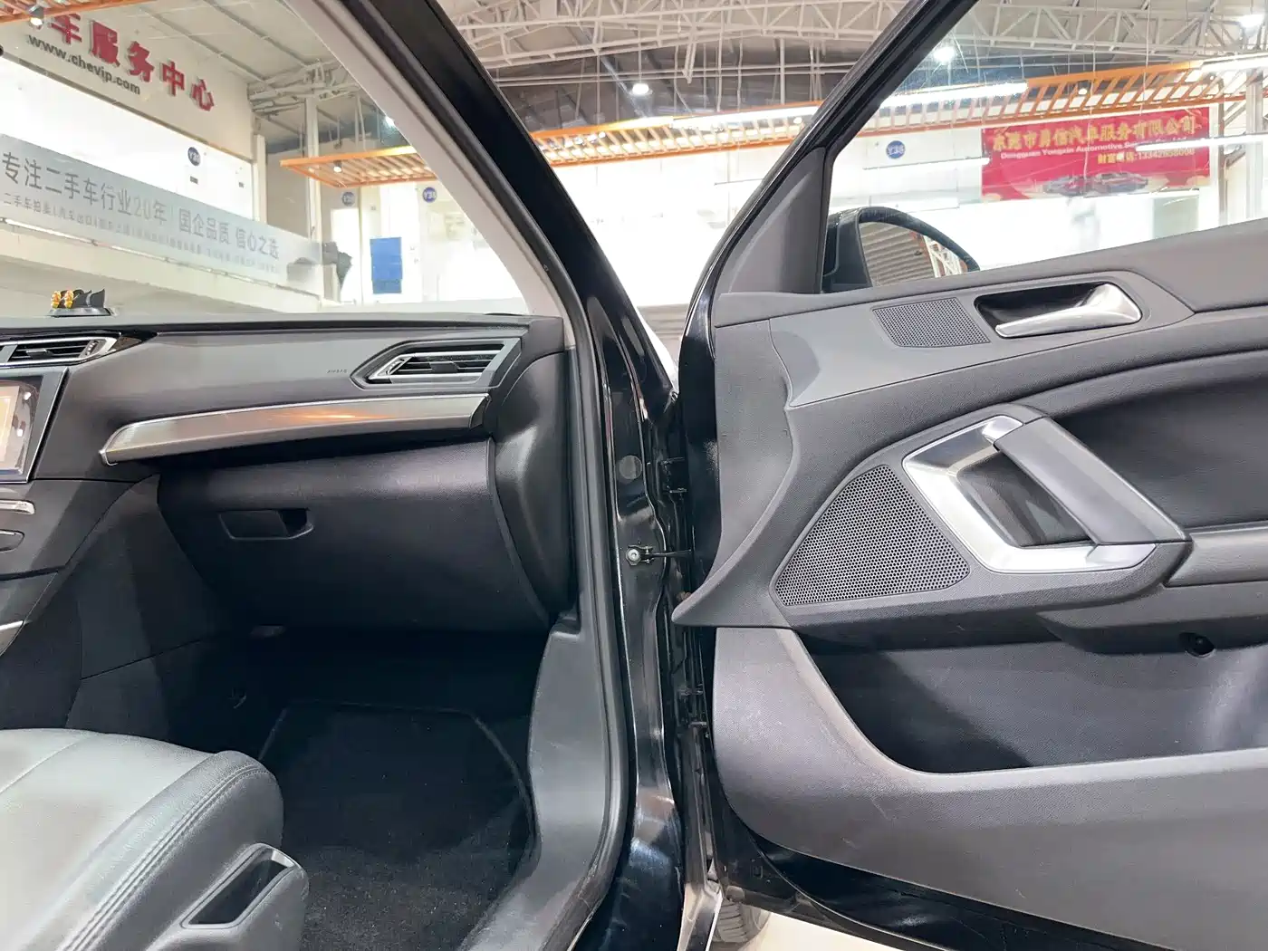 Peugeot 408 2015 Model 1.2T Automatic Luxury Edition фото 10