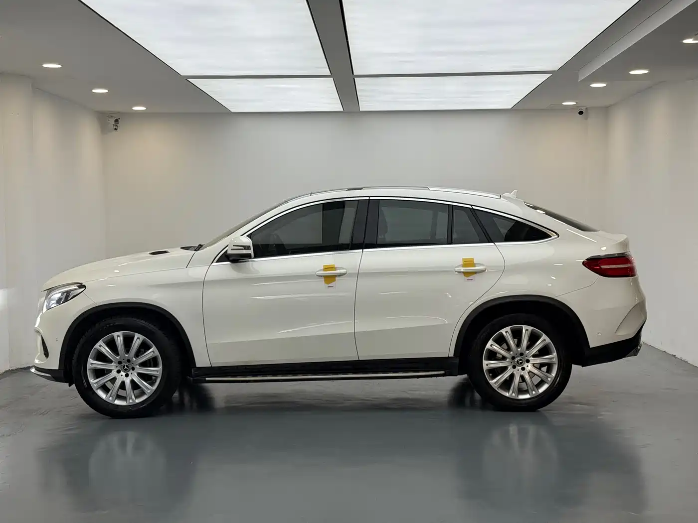 Mercedes-Benz GLE Coupe 2017 GLE 320 4MATIC Coupe SUV фото 9