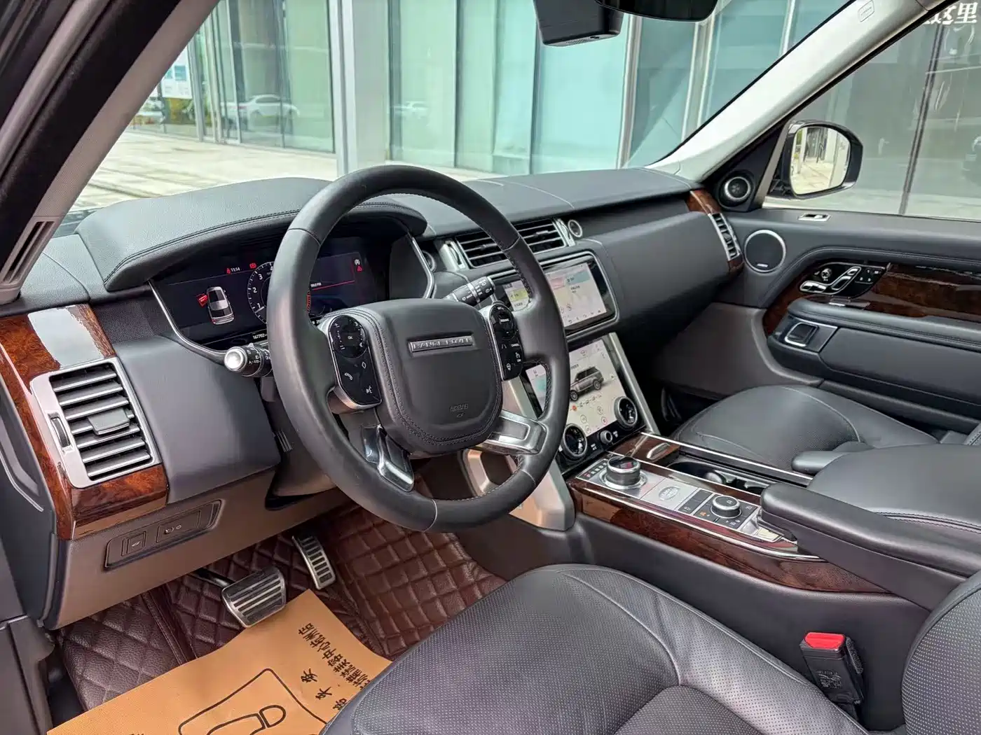 Land Rover Range Rover 2020 3.0 L6 Heritage Edition фото 9
