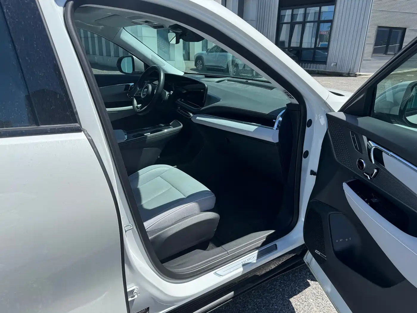 Buick E5 2023 2023 Premium Standard Range Edition