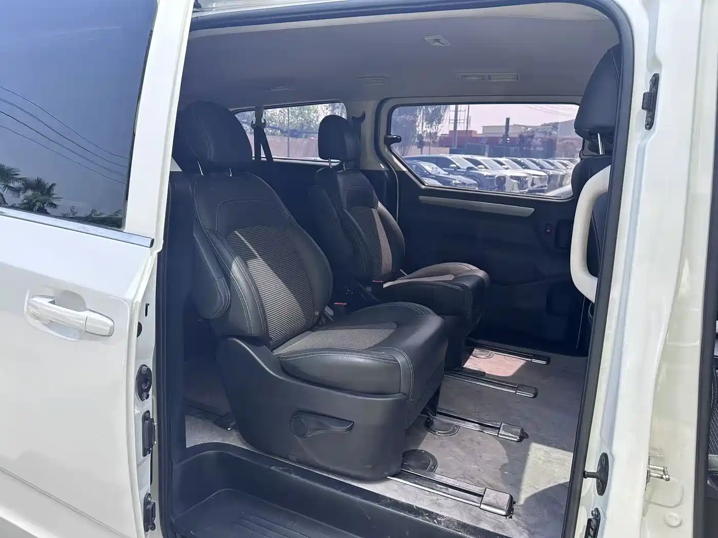 SAIC Maxus Maxus G10 2018 PLUS 1.9T Automatic Luxury Edition Diesel фото 11