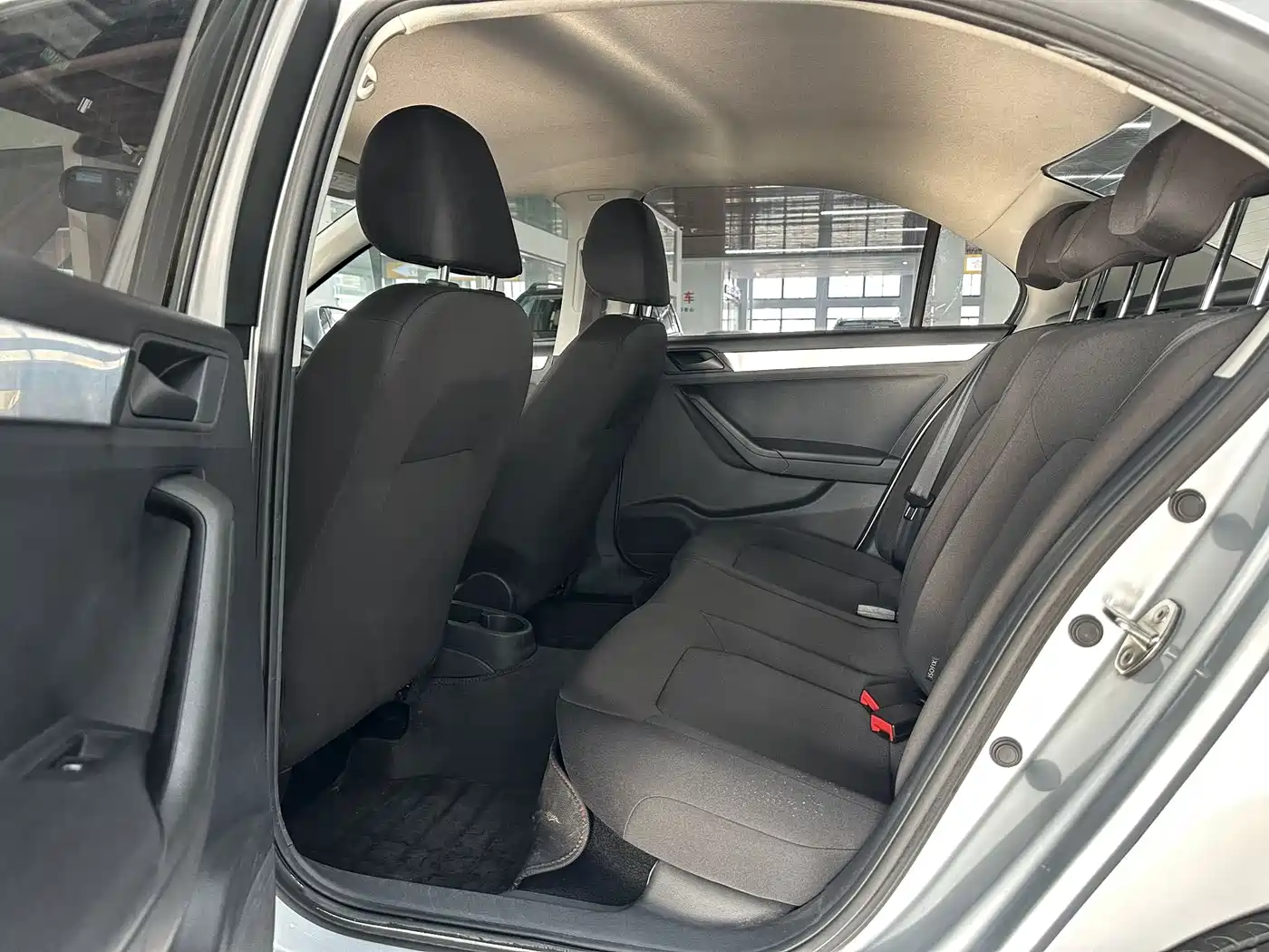 Volkswagen Jetta 2015 1.6L Auto Trend фото 10