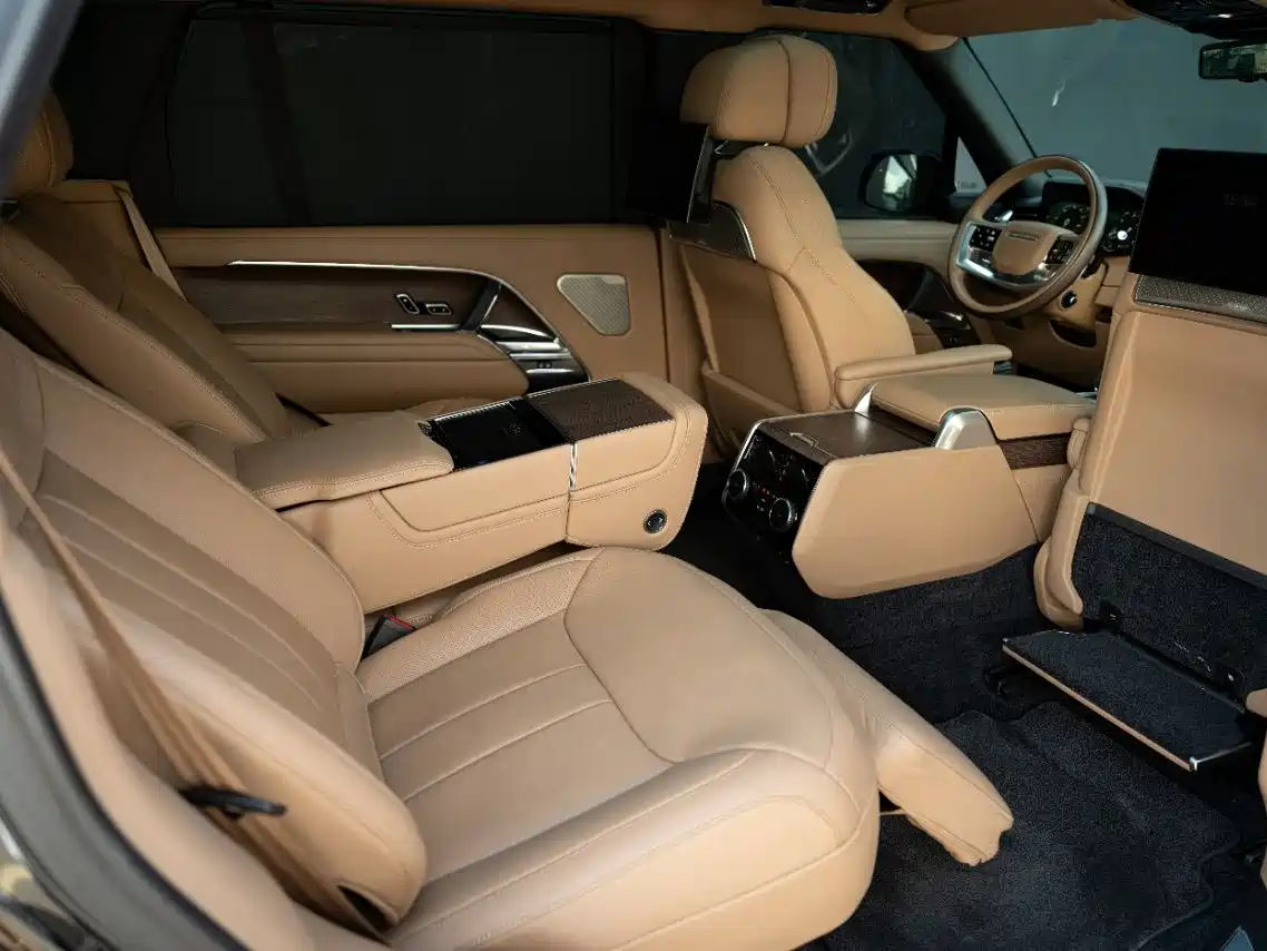 Land Rover Range Rover 2024 3.0 L6 400PS Exemplary Extended фото 6
