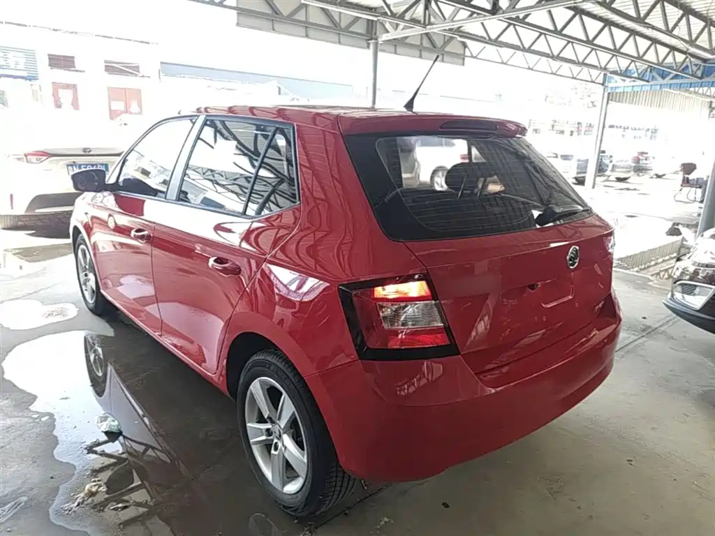 Škoda Fabia 2016 1.4L Automatic Car Enjoy Edition фото 5