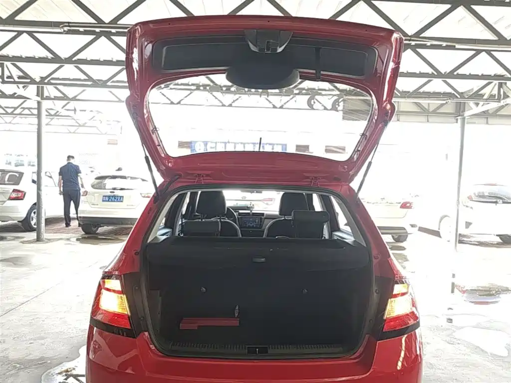 Škoda Fabia 2016 1.4L Automatic Car Enjoy Edition фото 19