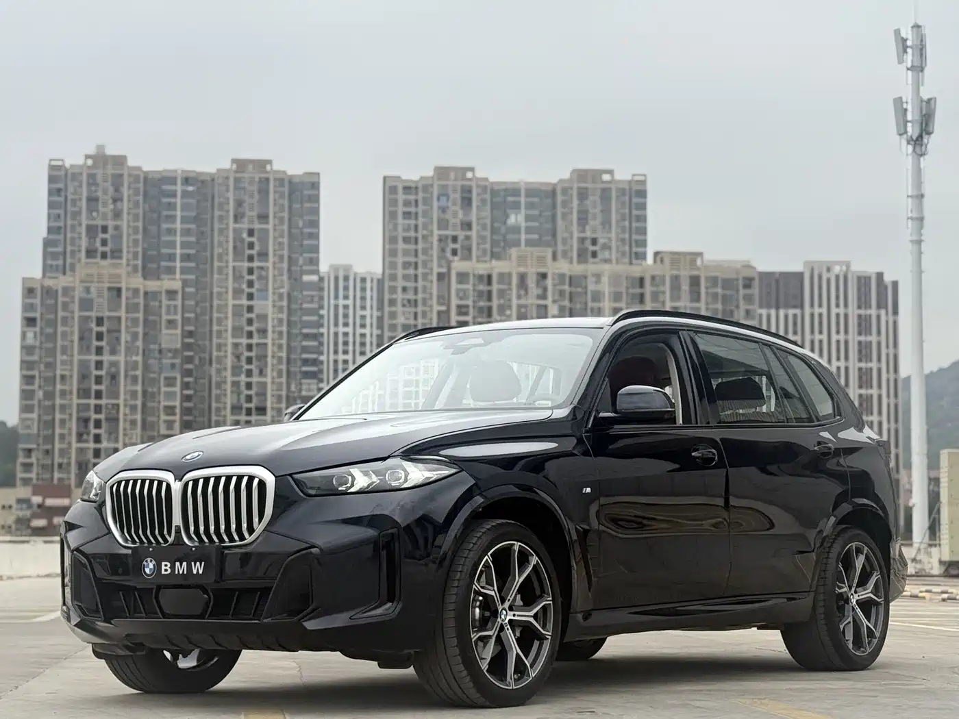 BMW X5 2025 Model xDrive 30Li Exclusive M Sport Blackout Package