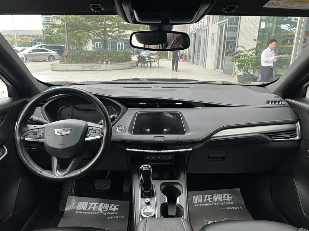 CADILLAC XT4