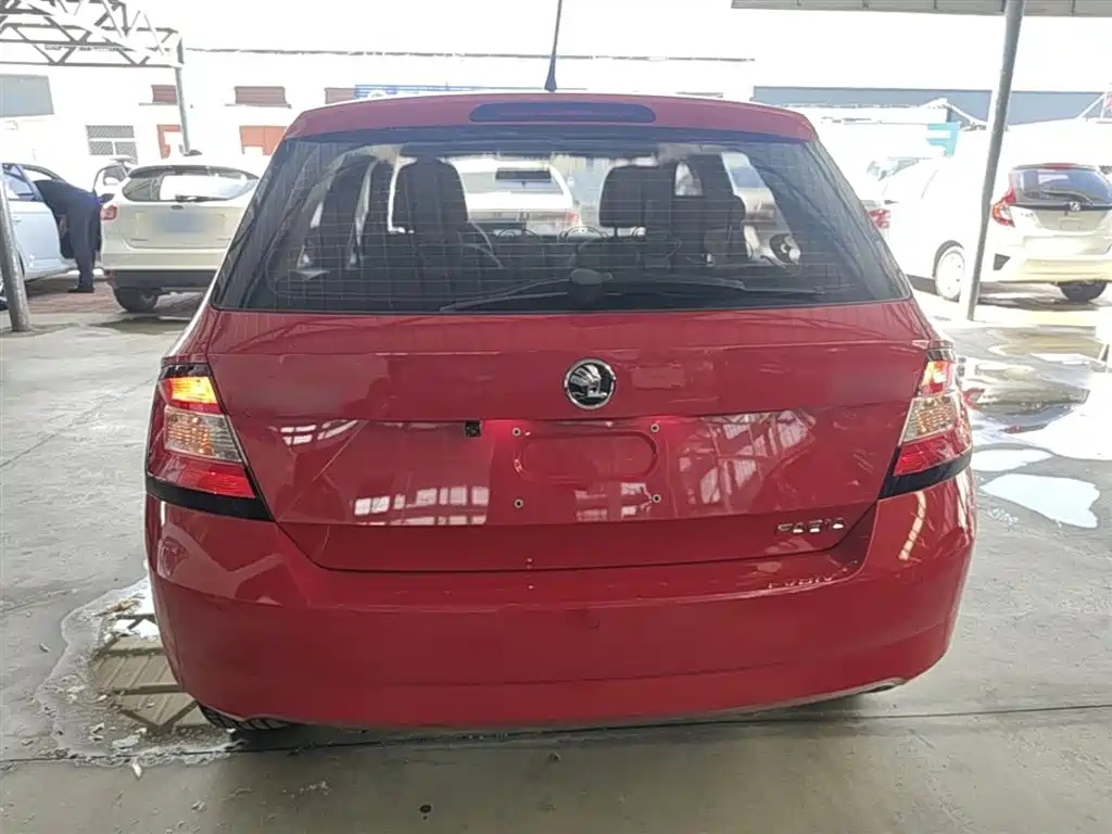 Škoda Fabia 2016 1.4L Automatic Car Enjoy Edition фото 6