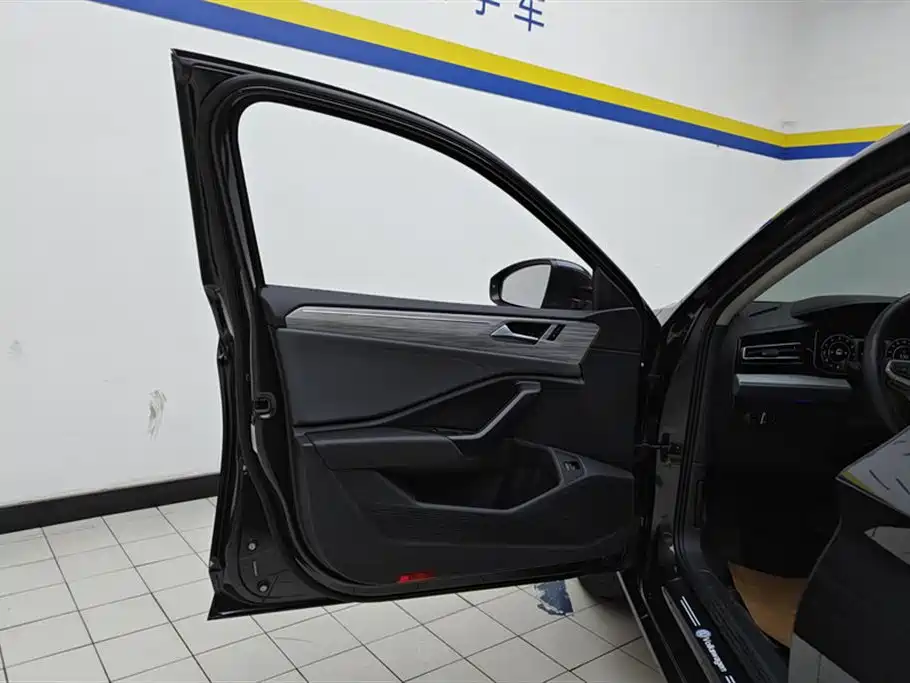 Volkswagen Sagitar 2023 300TSI DSG Surpassing Edition фото 7