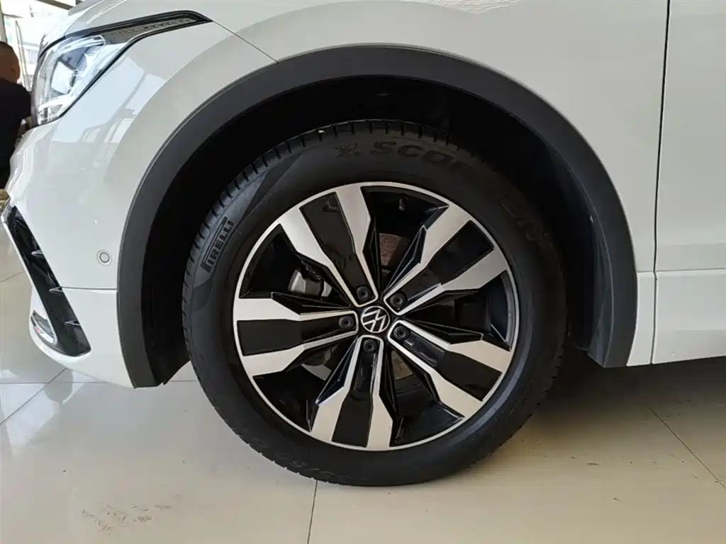 Volkswagen Tiguan L 2022 380TSI Automatic 4WD R-Line Cross Edition 7-Seater фото 23
