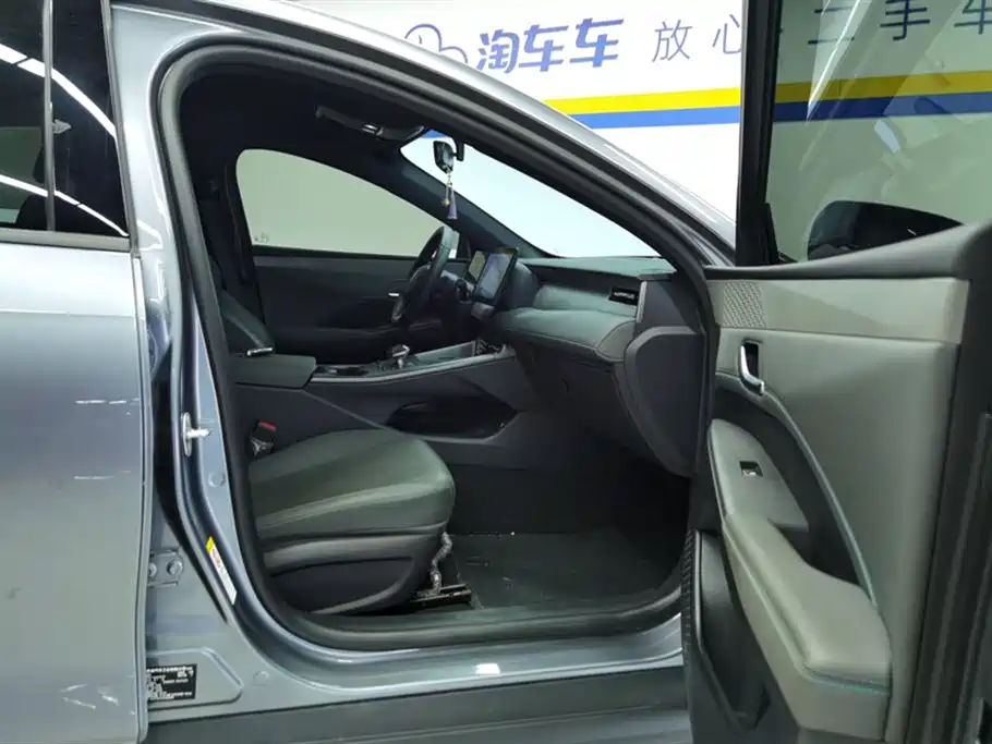 BYD Qin PLUS 2025 DM-i Smart Drive 55KM Leader фото 8