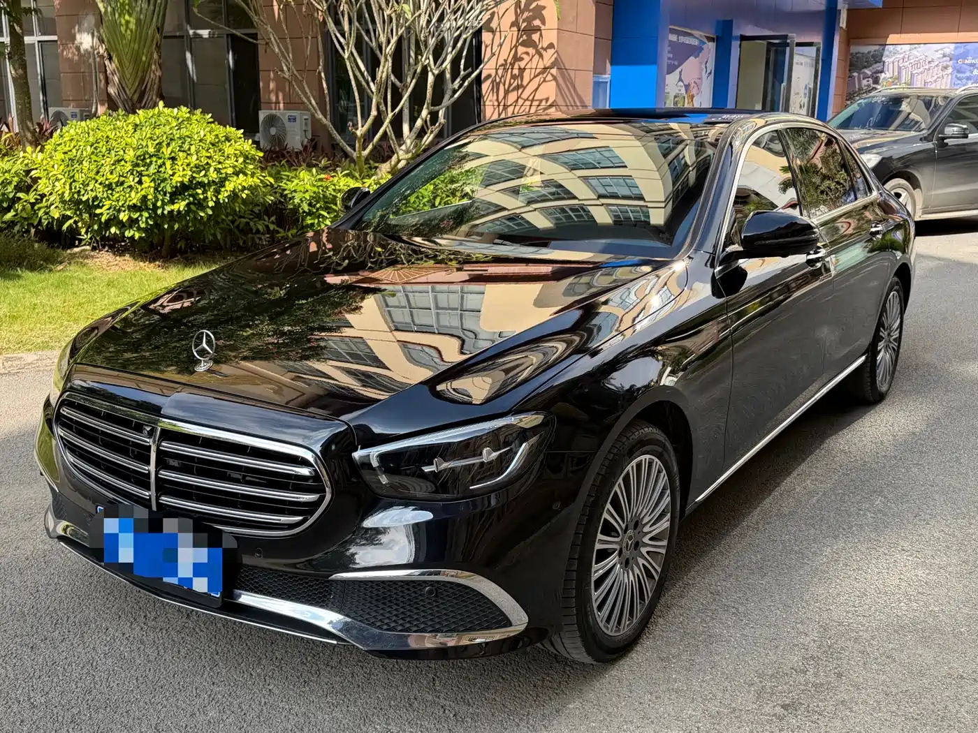 Mercedes-Benz E-Class 2023 E 300 L Fashion