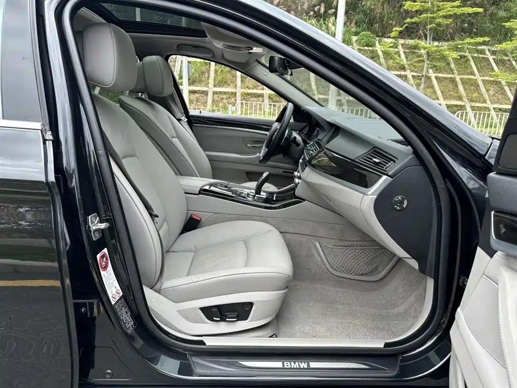 BMW 5 Series 2012 523Li Luxury фото 9