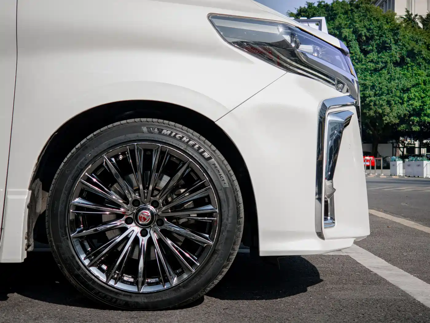 Toyota Alphard 2018 3.5L Premium фото 4