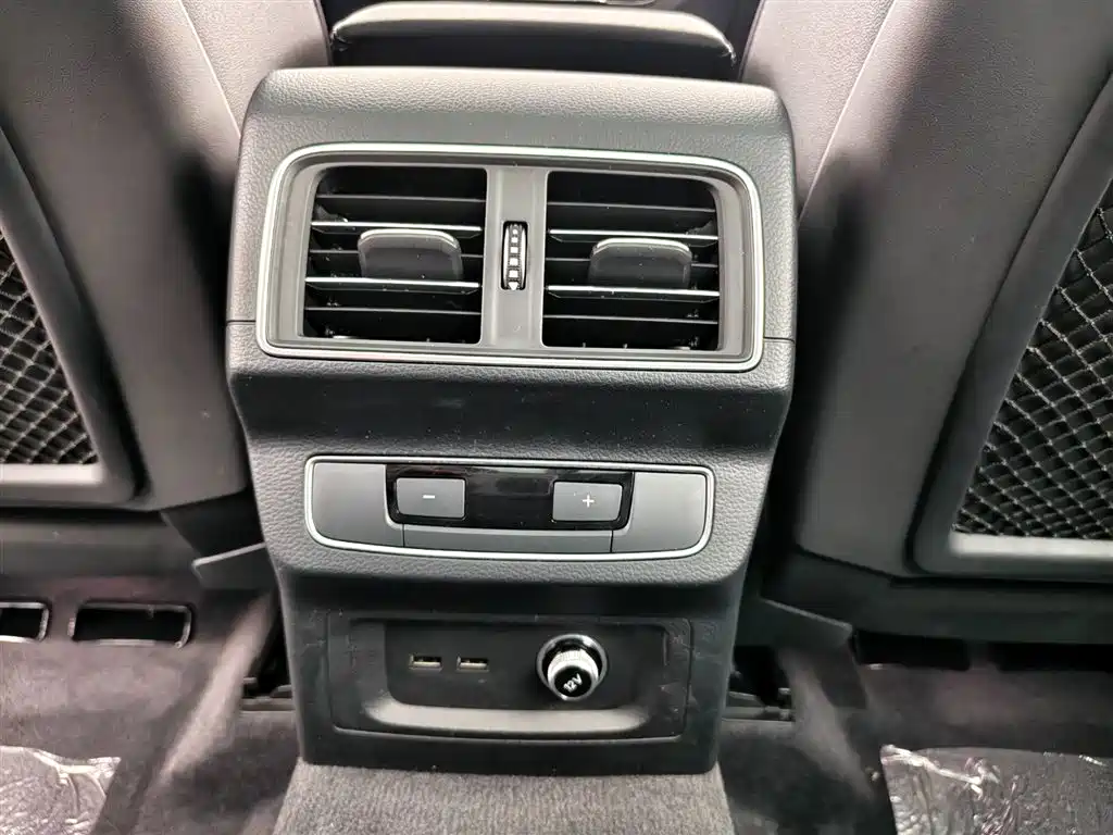 Audi Q5L 2024 Model 40 TFSI Luxury Dynamic фото 10