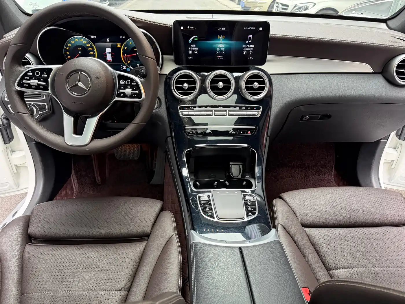 Mercedes-Benz GLC 2020 Facelift GLC 260 L 4MATIC Dynamic фото 20