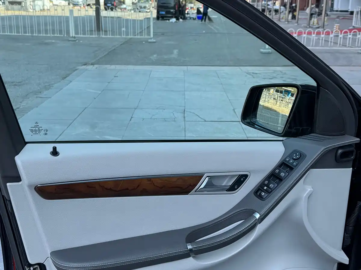 Mercedes-Benz R-Class 2011 R 350 L 4MATIC фото 13