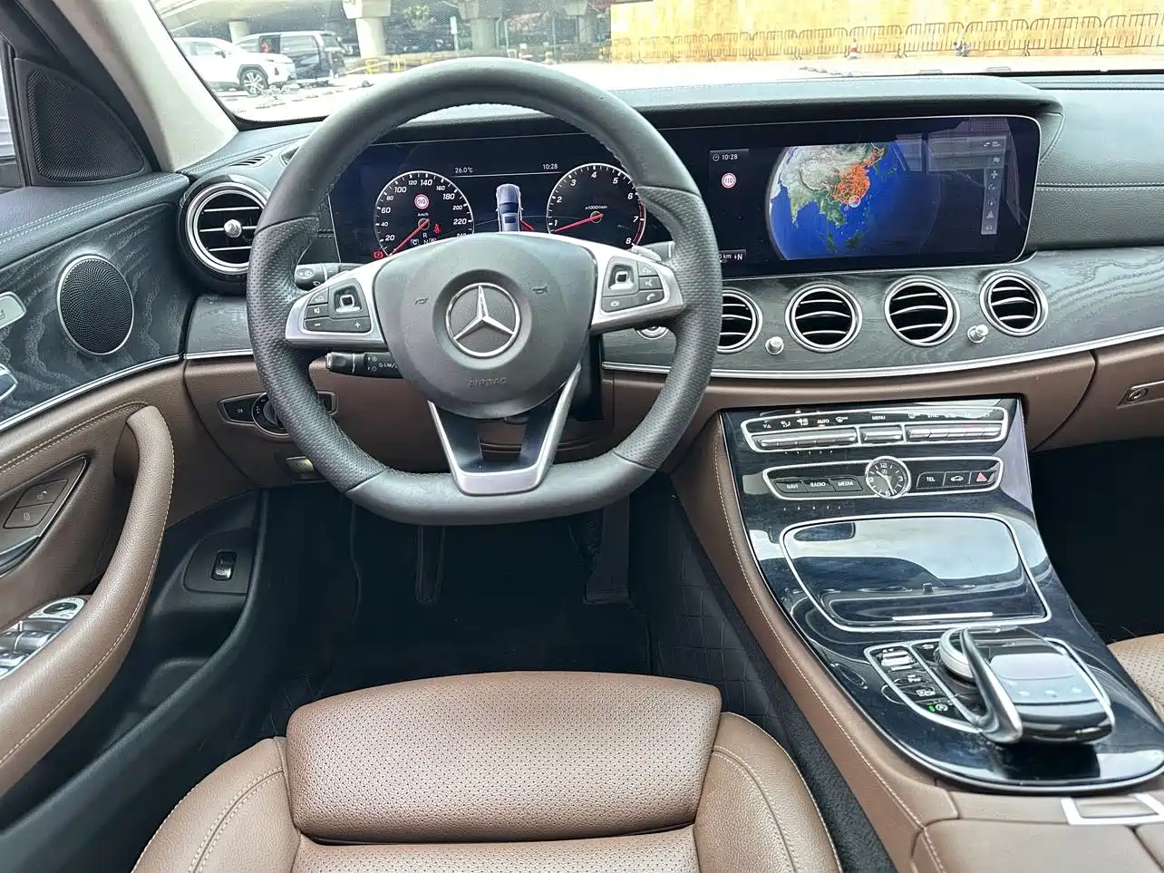 Фото 4 - Mercedes-Benz E-Class