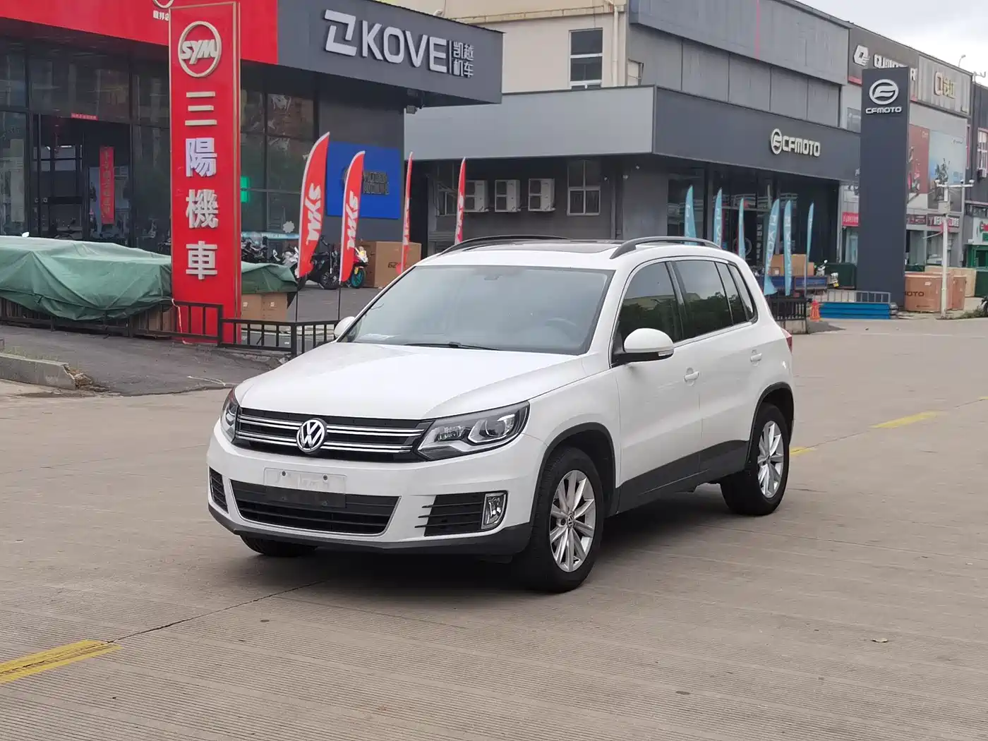 VOLKSWAGEN TIGUAN