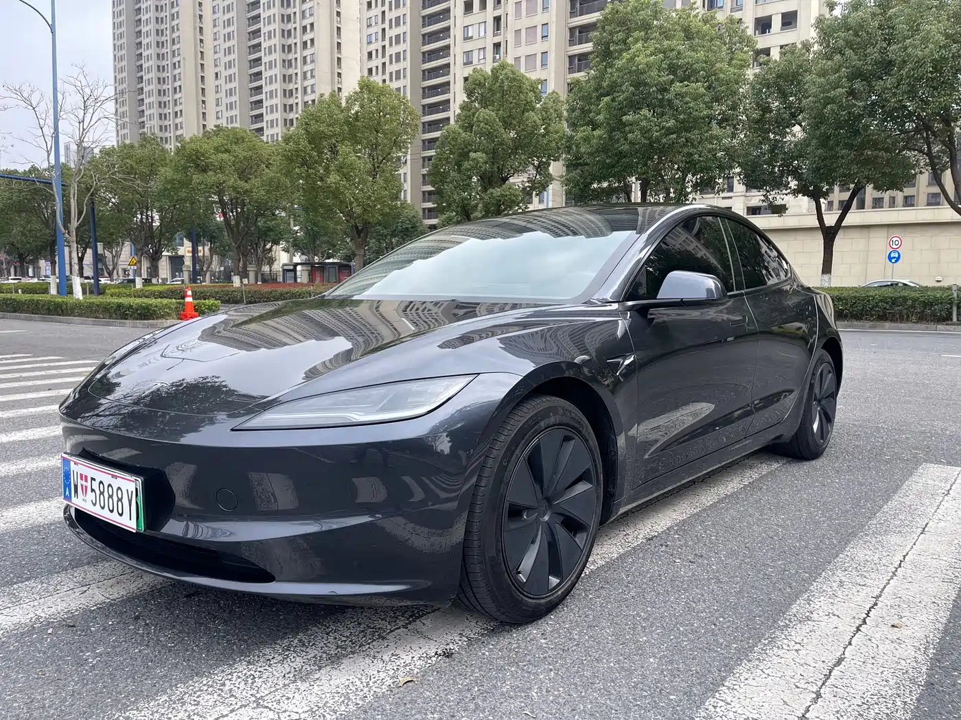 TESLA MODEL 3