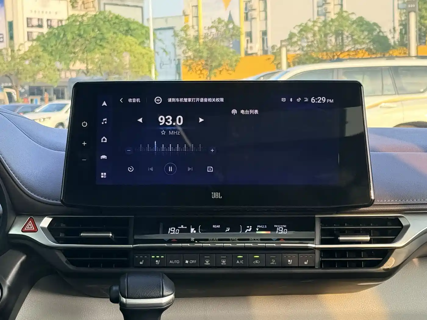 Toyota Granvia 2023 2.5L Hybrid Flagship VIP Edition фото 16